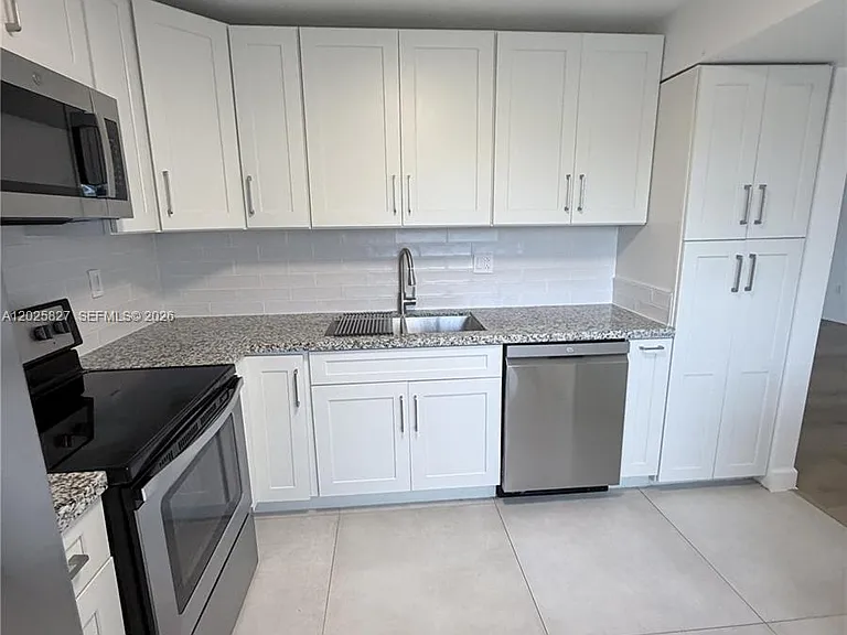 731 N Pine Island Rd #401 — Photo 11