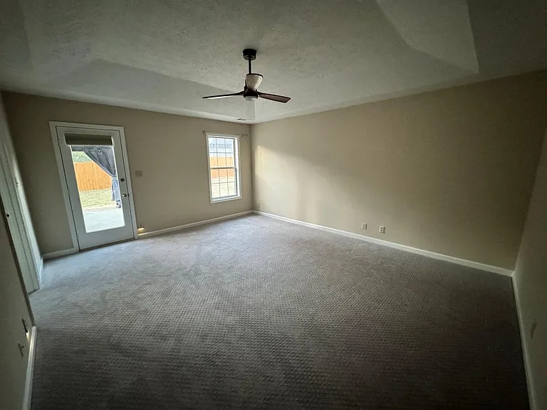 215 Lisbet Ct — Photo 7