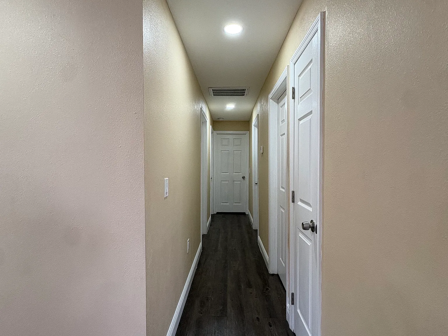 3 bed, 1200 sqft, $2,100 — Photo 4