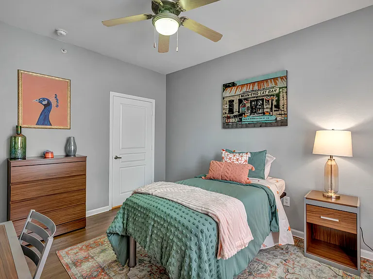 The Quarters Sterling House (Student Housing - Rent by the Bed) — Photo 74