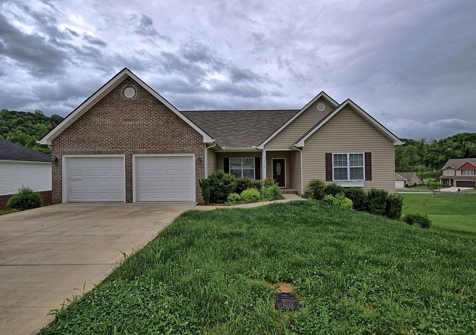1st image of 2105 Falling Leaf Dr