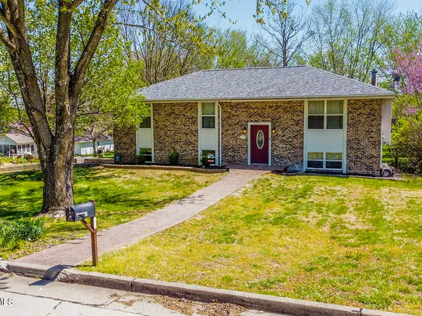 49 Lee Dr, Holts Summit, MO 65043