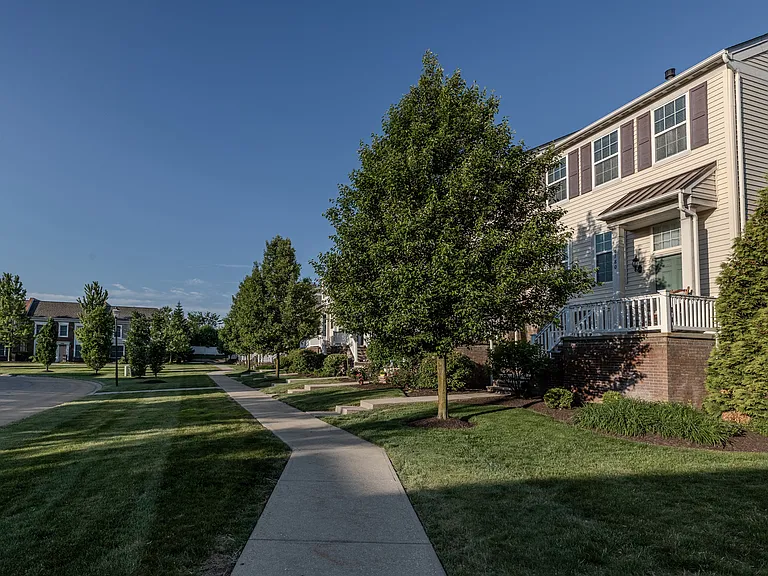 6180 N Pointe Dr — Photo 36