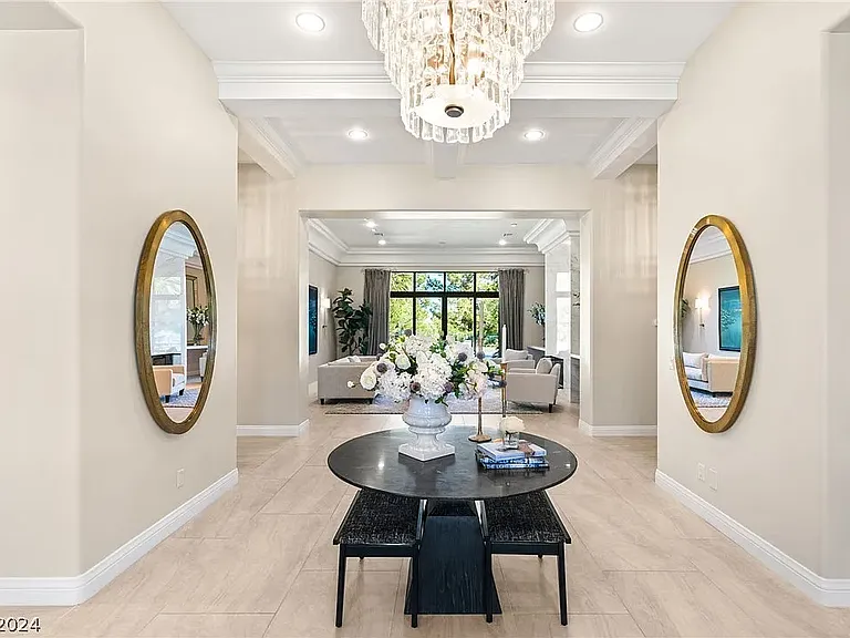18 Castle Oaks Ct — Photo 2