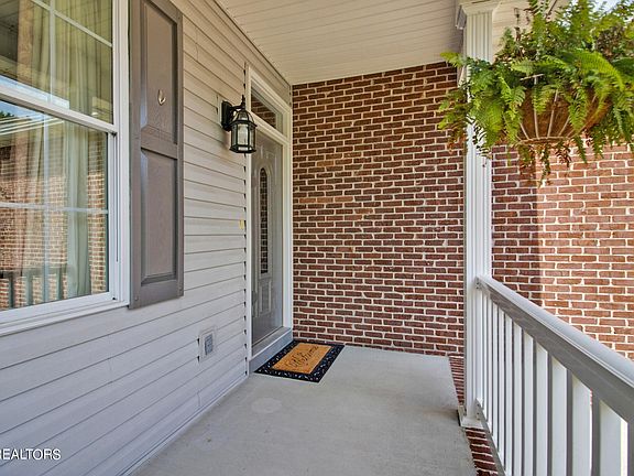5th image of 613 E Deer Creek Dr