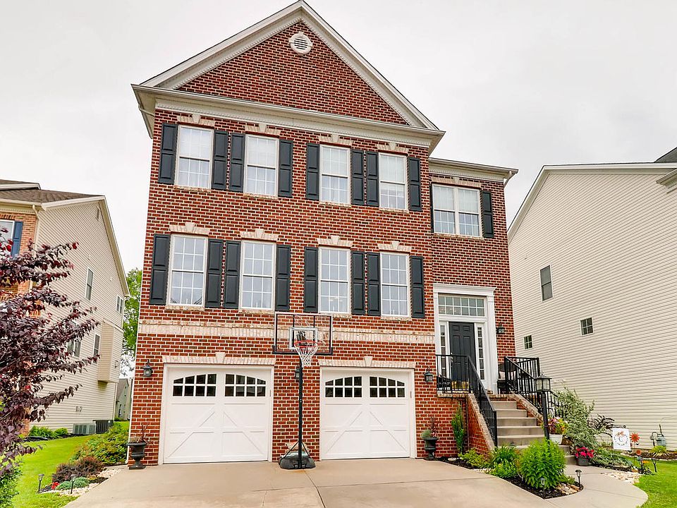 Stunning 5 BR 4.5 bath SFH