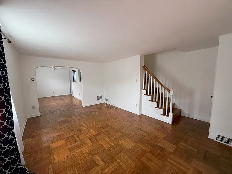44 Madison Dr — Photo 2