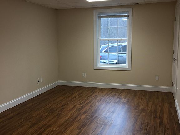 5th image of 82 Brownstone Dr