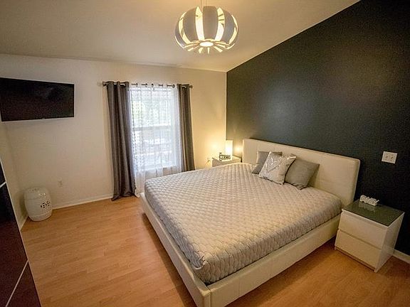 5th image of 263 Pleasant Gardens Dr