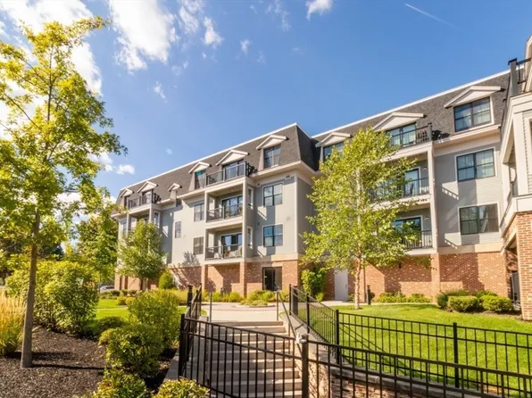 131 Eliot St #305, Milton, MA 02186