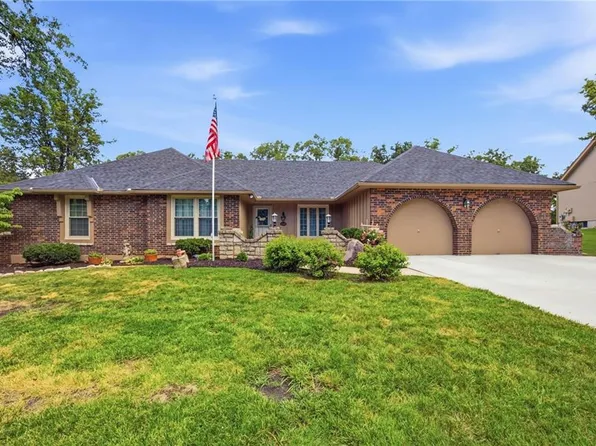 12338 Pinehurst Dr, Kansas City, KS 66109