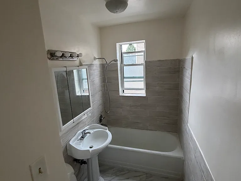 573 Avenue E #6 — Photo 2