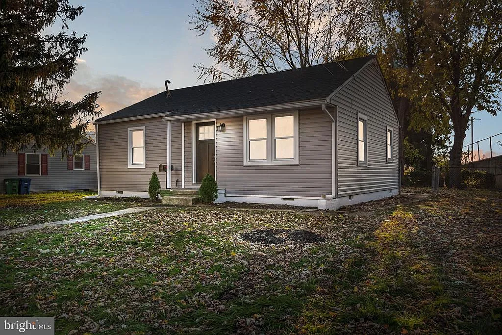 38 Green Ave photo 1