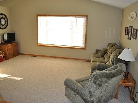 4th image of 569 11th Ave NE
