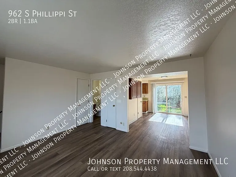 962 S Phillippi St — Photo 7