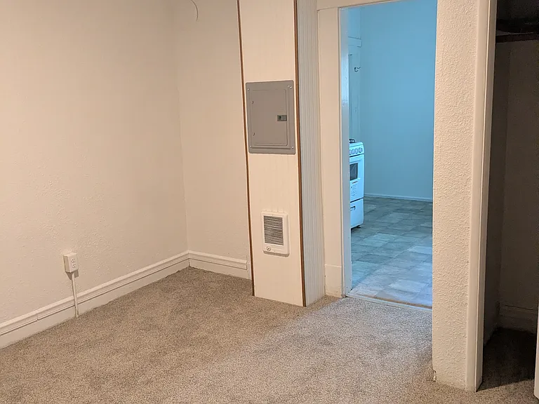 303 S 5th St #5 — Photo 3