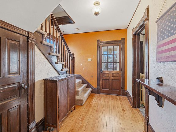 2nd image of 253 4th St