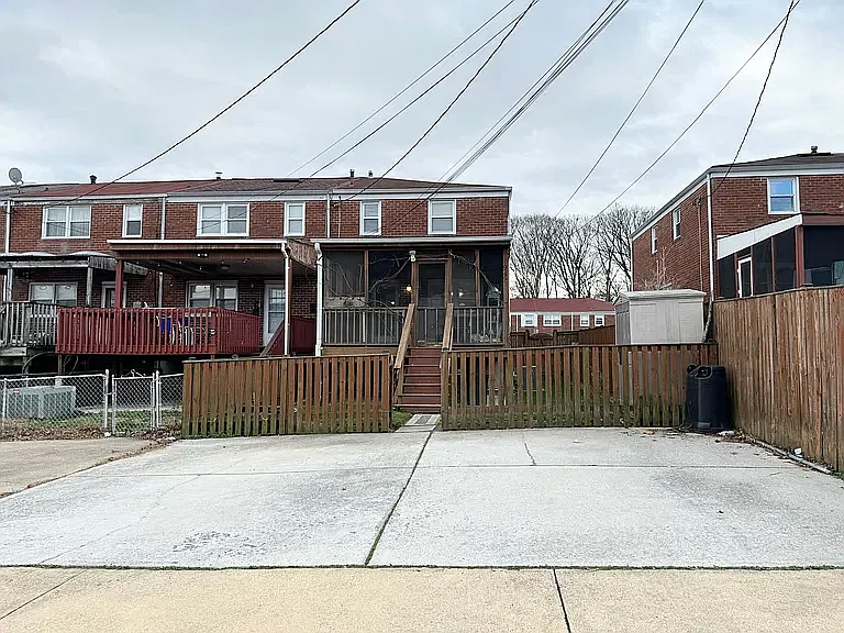 3 bed, 1.5 bath, 1152 sqft, $2,400 — Photo 4