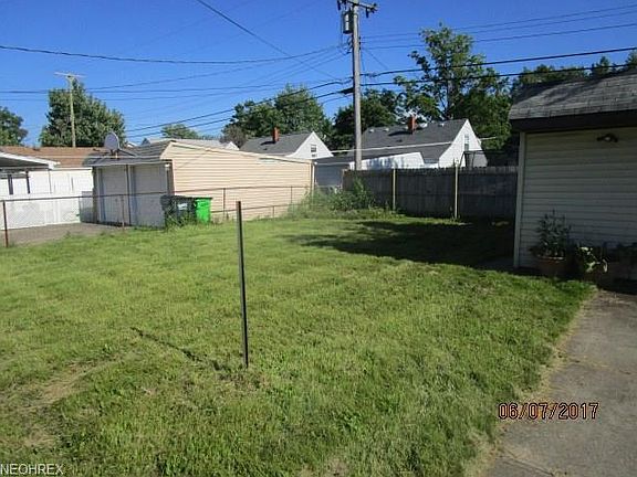 3rd image of 27080 Drakefield Ave