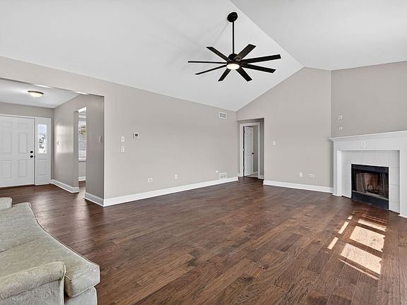 2nd image of 1486 Bradley Way