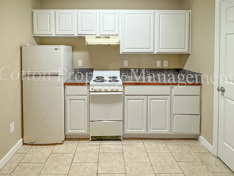 4516 Greentree Rd #9 — Photo 4