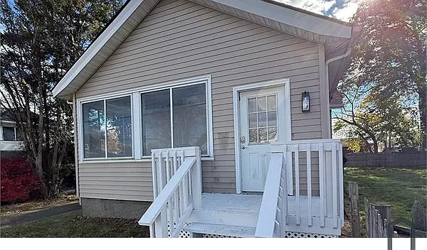 324 Naugatuck Ave — Photo 3