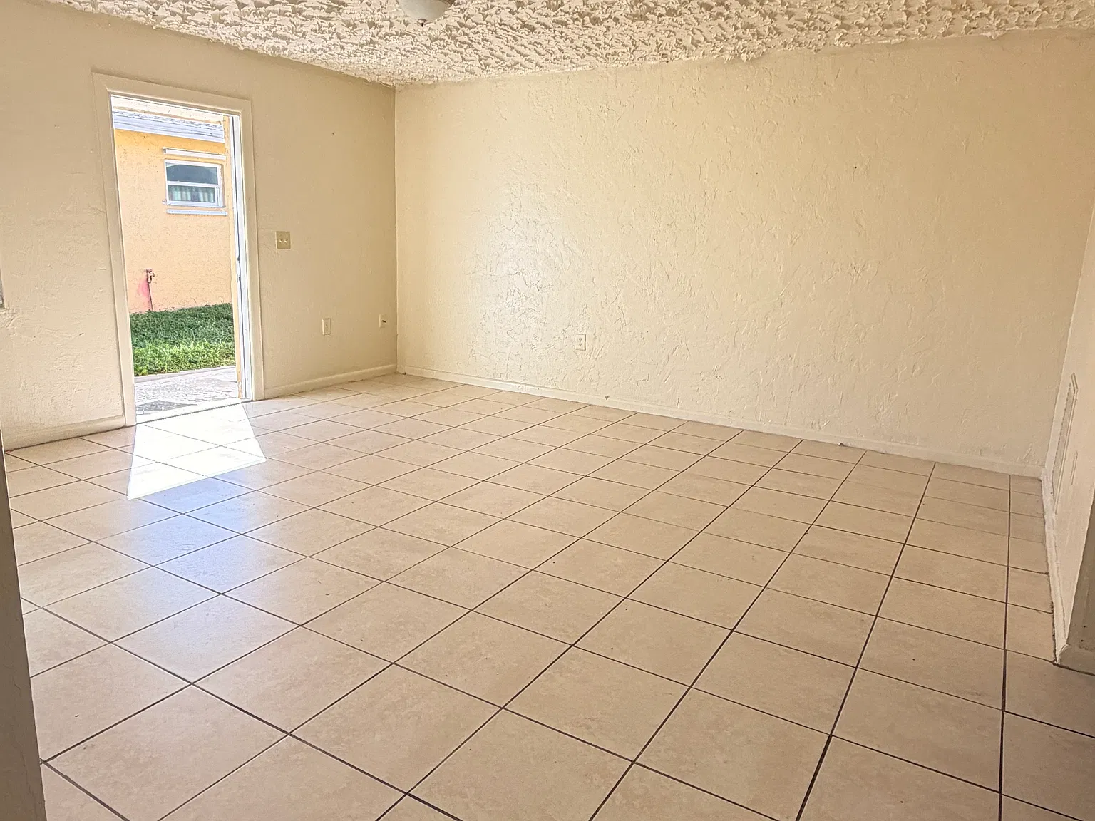 2 bed, 880 sqft, $1,100 — Photo 2
