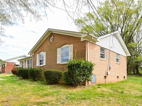 3rd image of 3661 Barkwood Dr