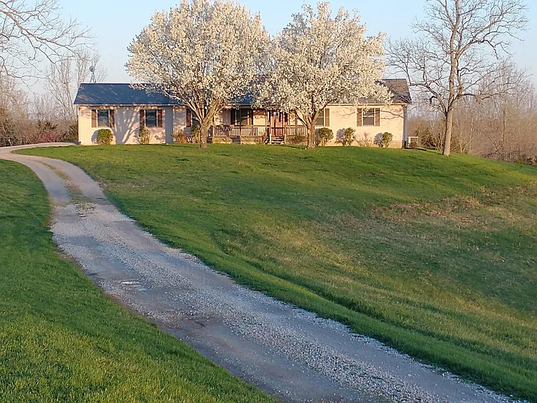 1076 Johnson Rd — Photo 1
