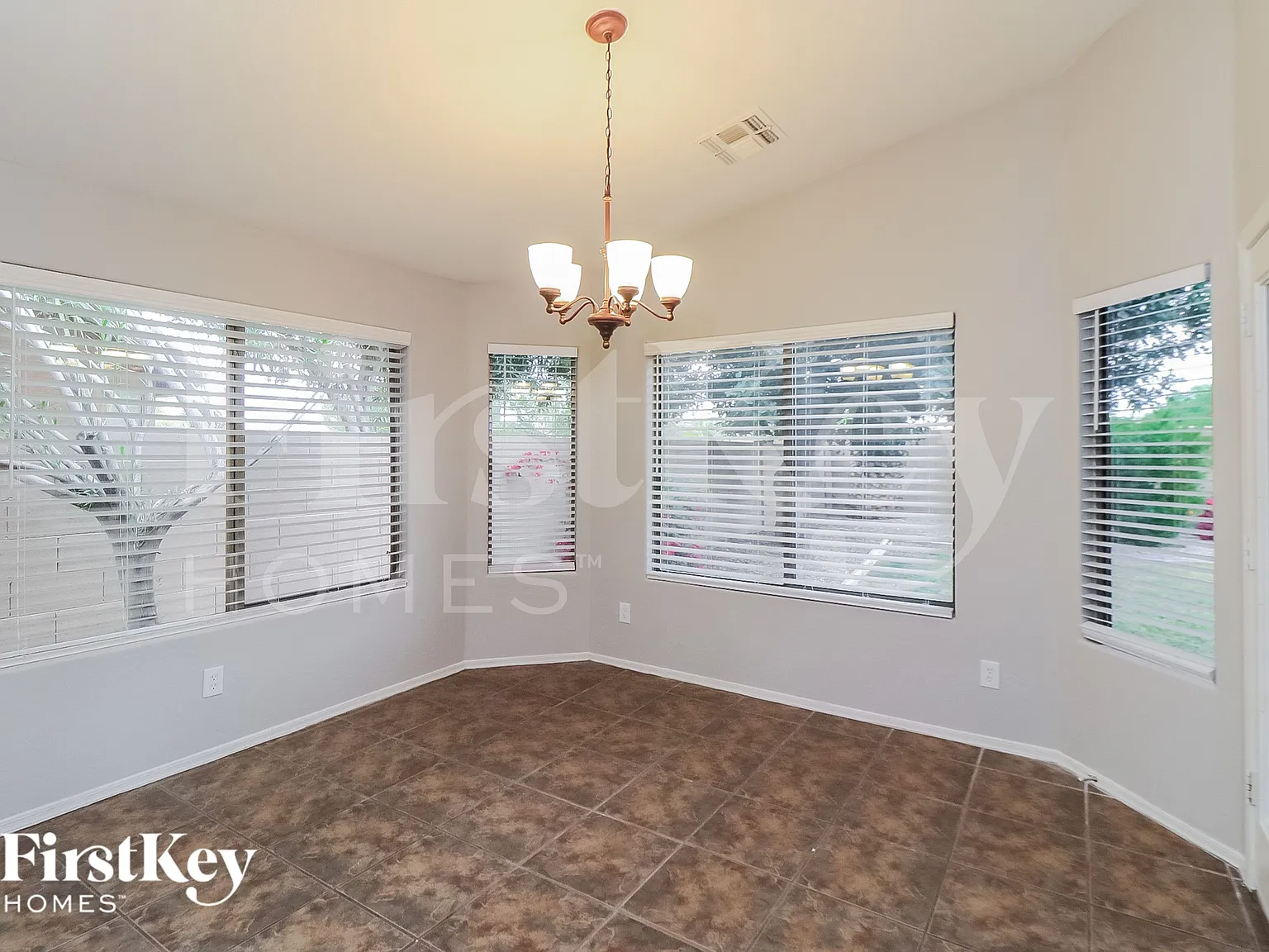 3 bed, 2.0 bath, 1528 sqft, $1,950 — Photo 4