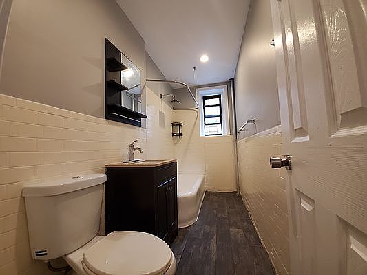 4th image of 31 W Mosholu Pkwy N APT 6B