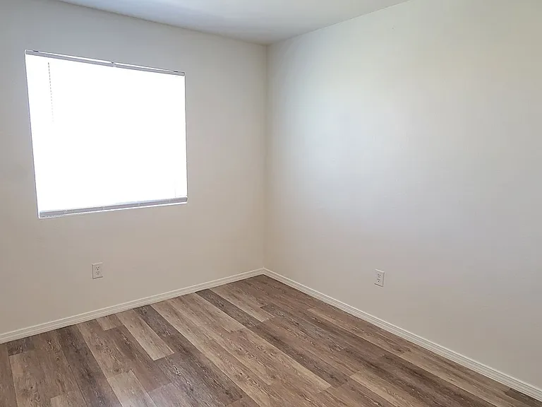 3205 N Main St — Photo 19