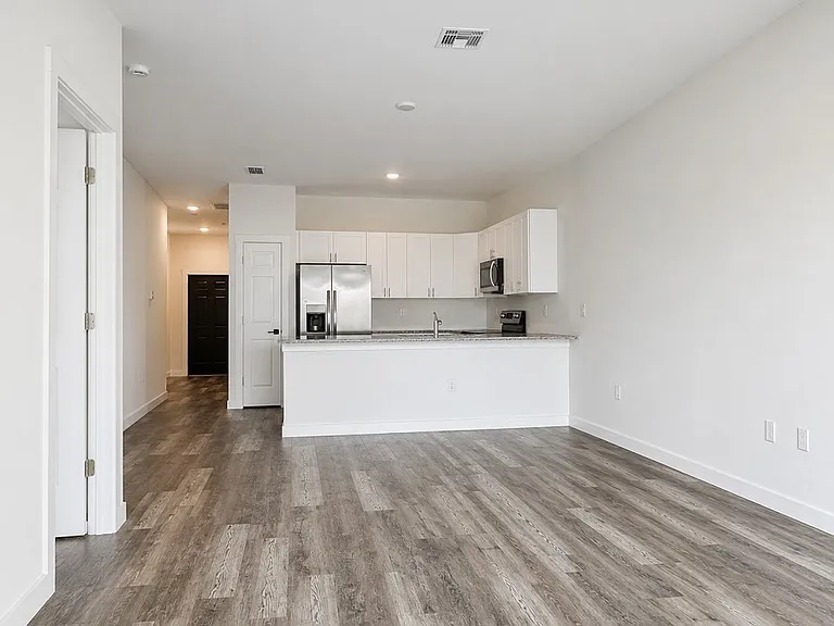 1130 Harold Ave S — Photo 8