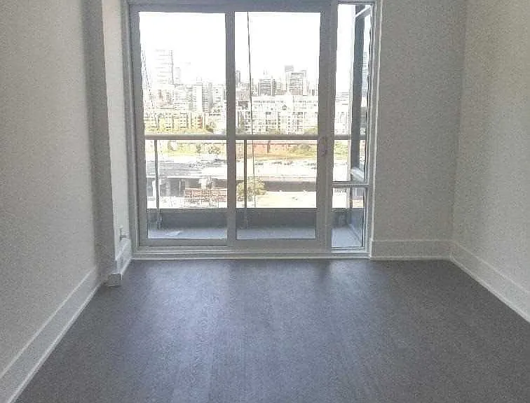 1 Edgewater Dr #H24 — Photo 5