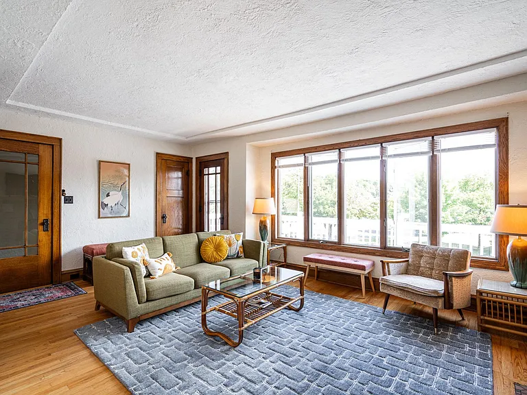 3249 S Kinnickinnic Ave — Photo 16