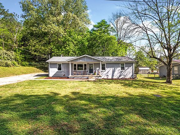 3rd image of 1080 Woodland Dr