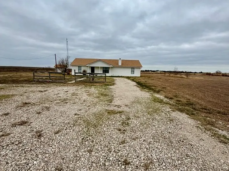 689 Birdie Ln — Photo 2