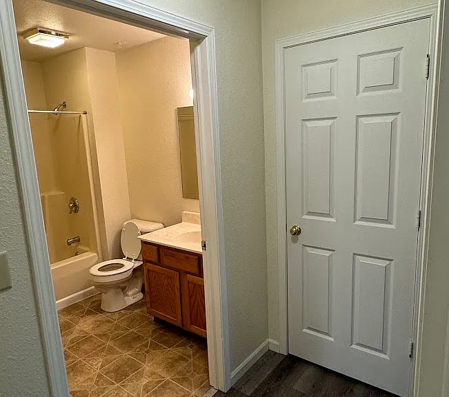 448 Frederick St N — Photo 11