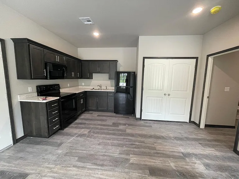 801 S Peters Ave #A — Photo 5