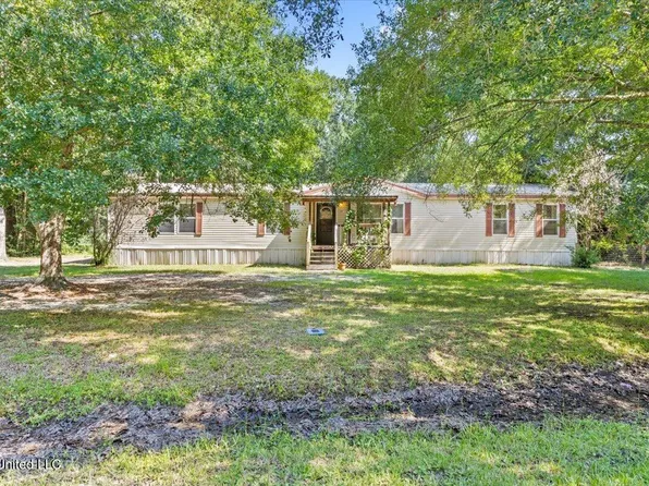 1708 Dailey Rd, Gautier, MS 39553