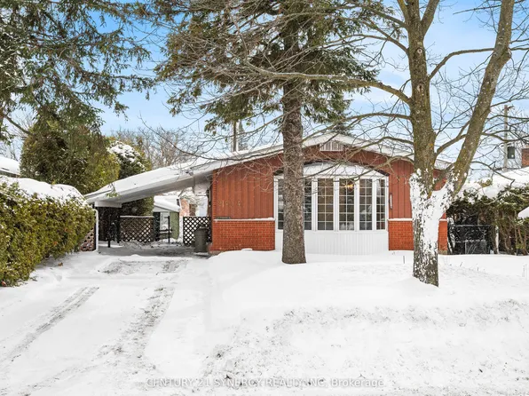 2414 Joliffe St, Ottawa, ON K1G 1G9