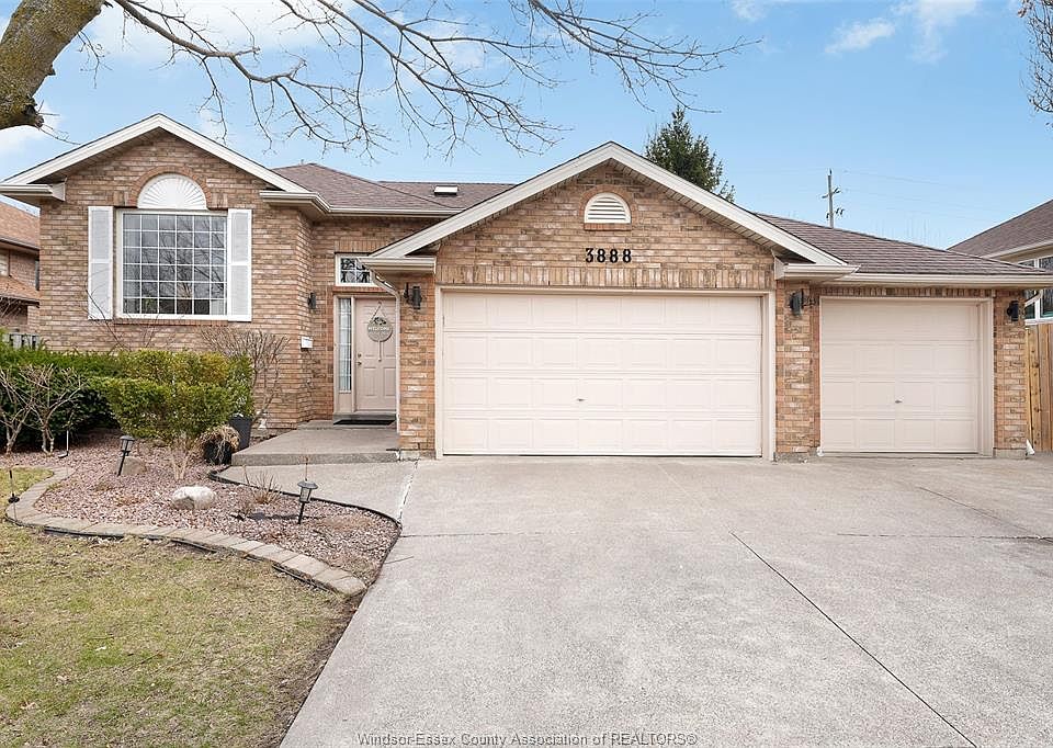 1st image of 3888 Aristotle Cres