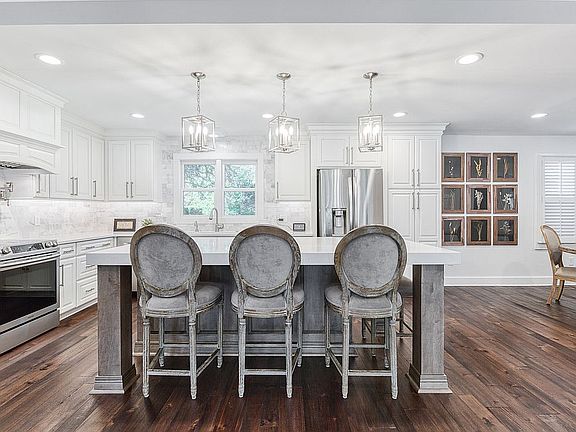 4th image of 2852 Courville Dr