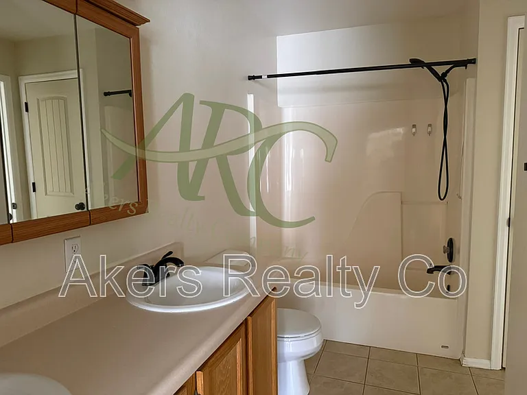 182 E Spaulding Ave — Photo 8