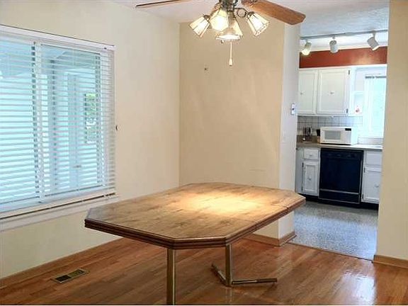 4th image of 1021 E Touraine Ave