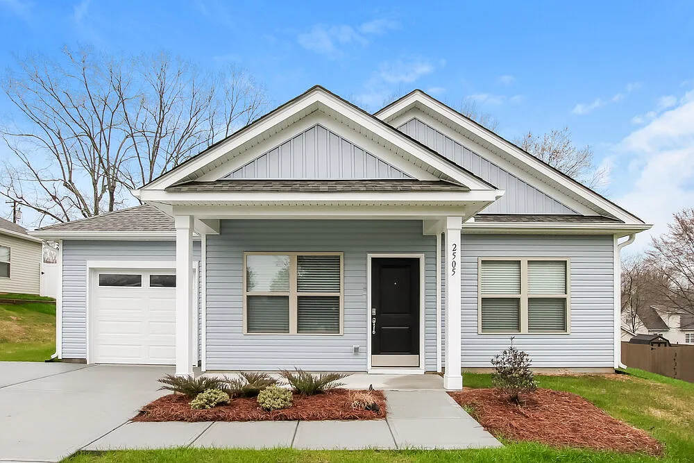 3 bed, 2.0 bath, 1167 sqft, $2,390 — Photo 1