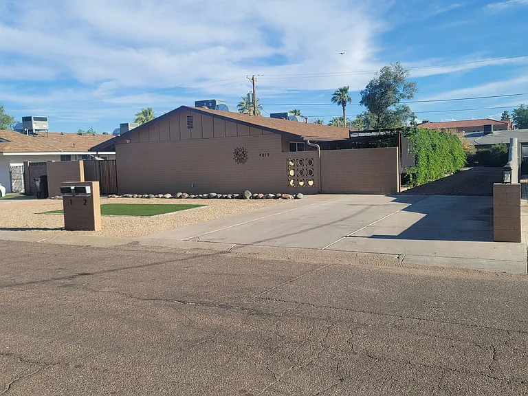 4819 E Cambridge Ave — Photo 9