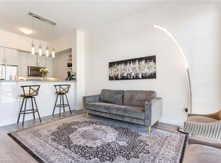 10 Concord Pl #504, Grimsby, ON L3M 0G6