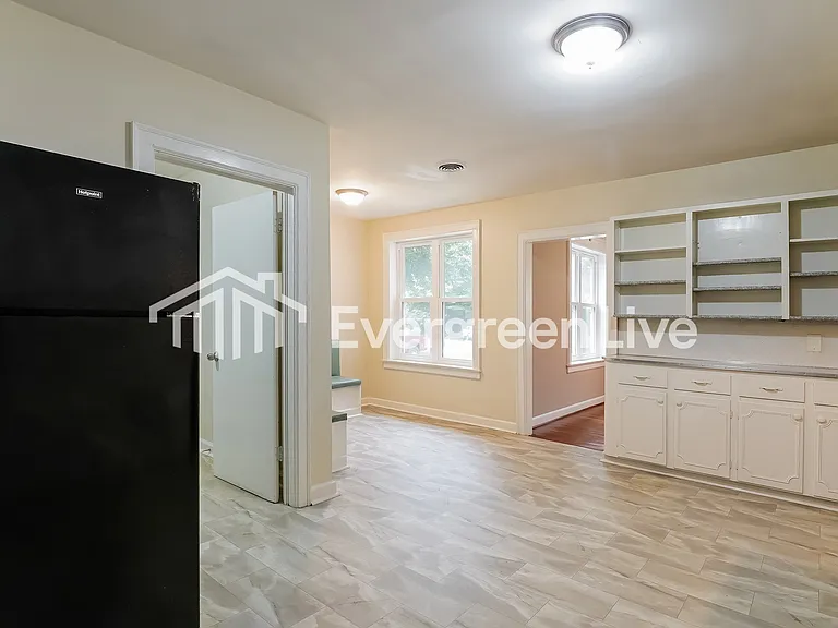 2732 Ashley Ave — Photo 5