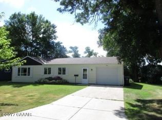 901 W 4th St, Morris, MN 56267